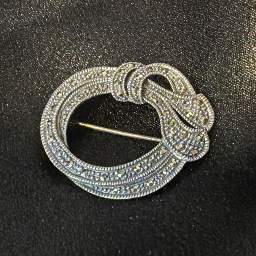 Vintage Sterling Silver Marcasite Circle Ribbon Bow Brooch 925